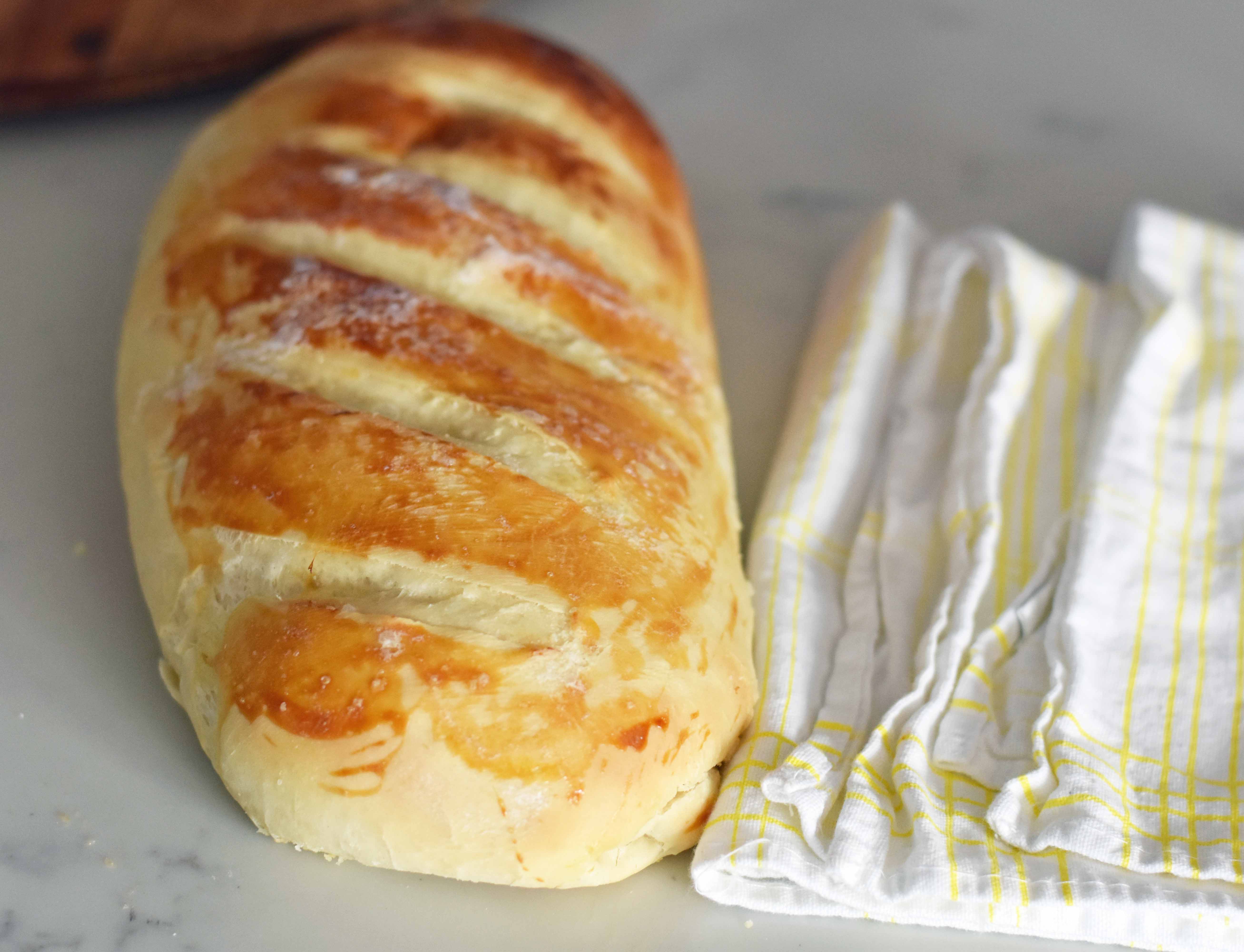 https://www.modernhoney.com/wp-content/uploads/2015/12/Homemade-Bakery-French-Bread.jpg