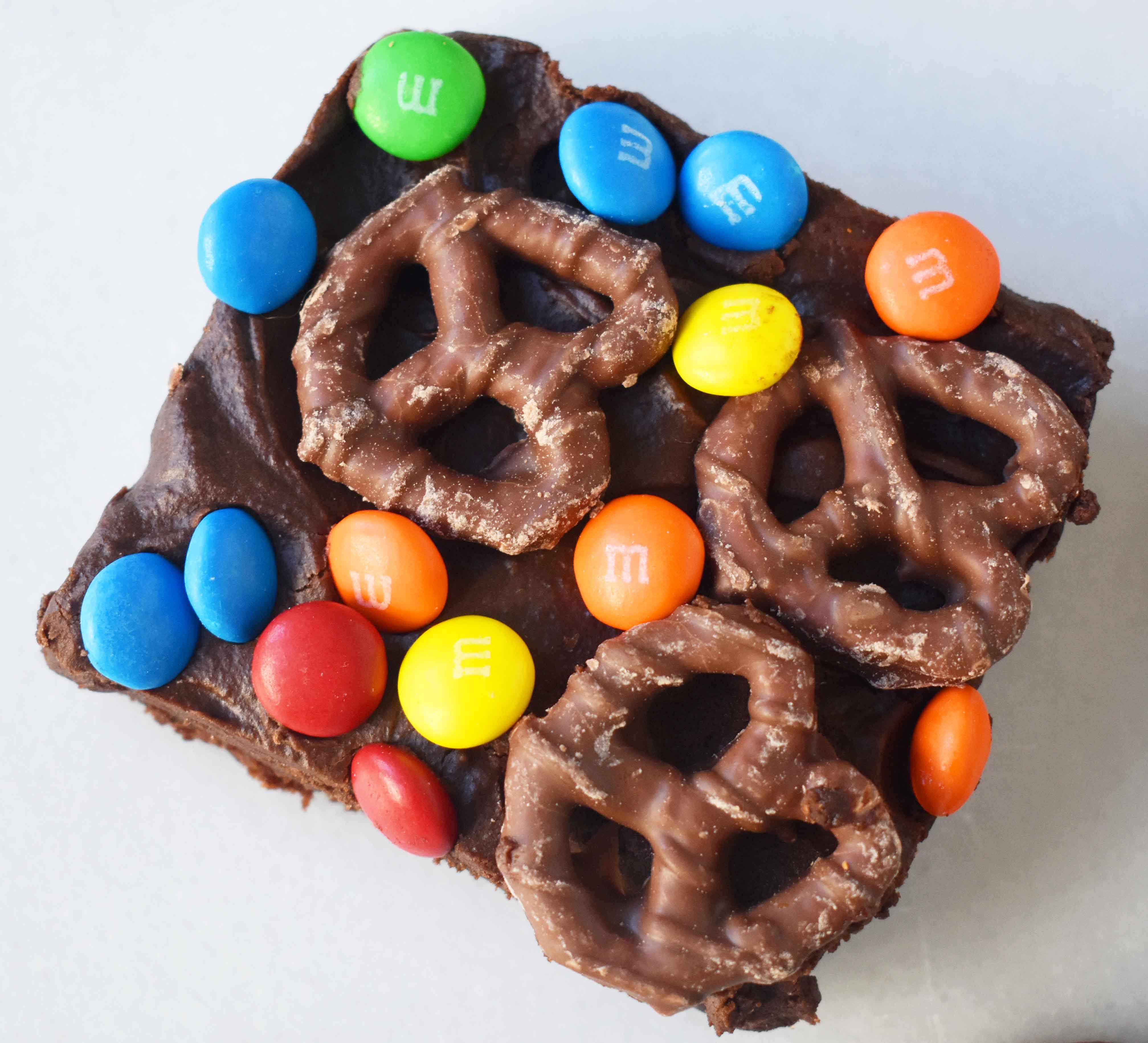 Super Bowl Chocolate Covered Pretzel Brownies – Modern Honey