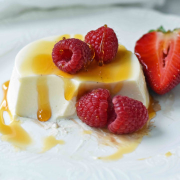 Greek Yogurt Panna Cotta – Modern Honey