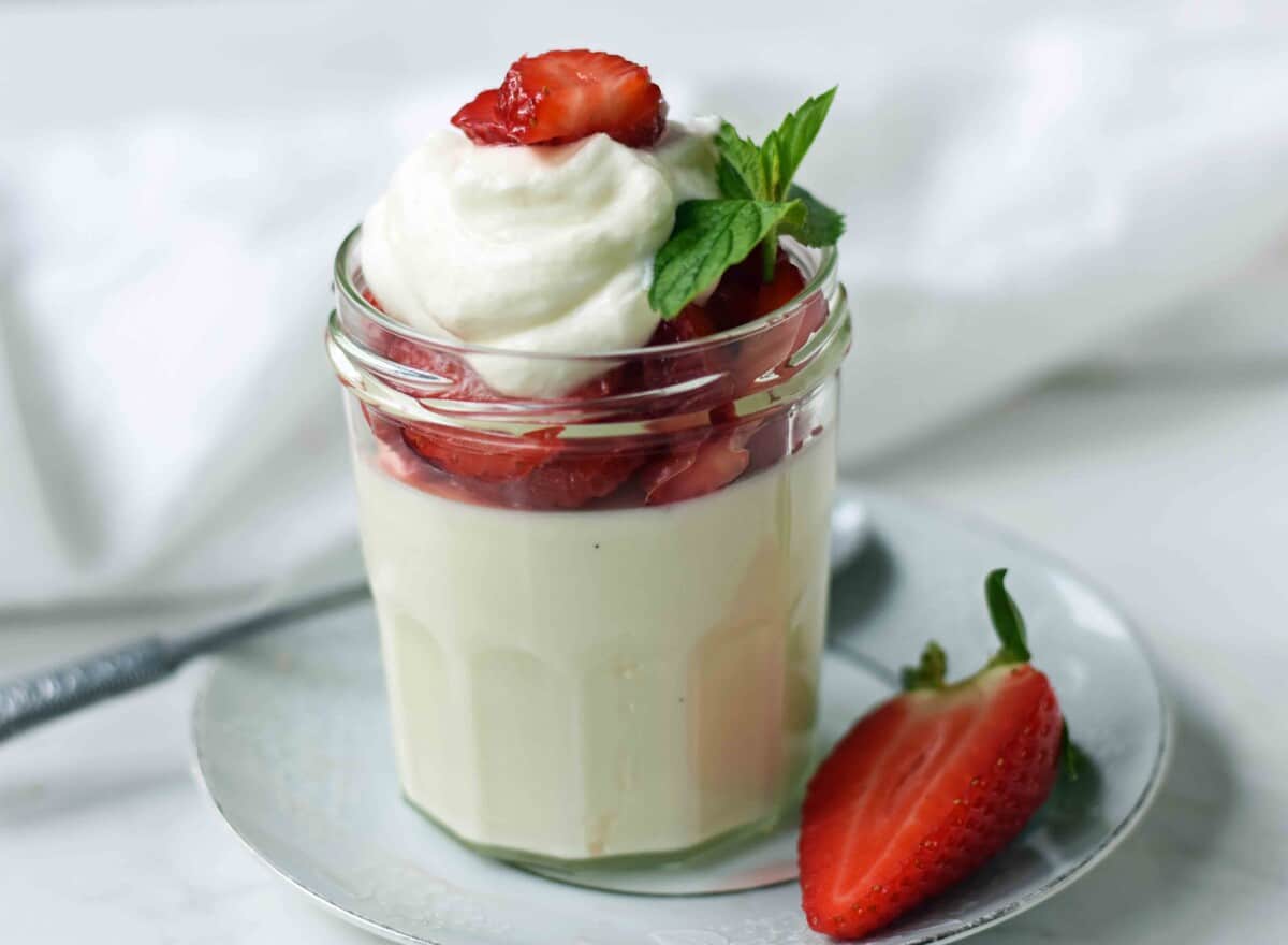 Greek Yogurt Panna Cotta – Modern Honey