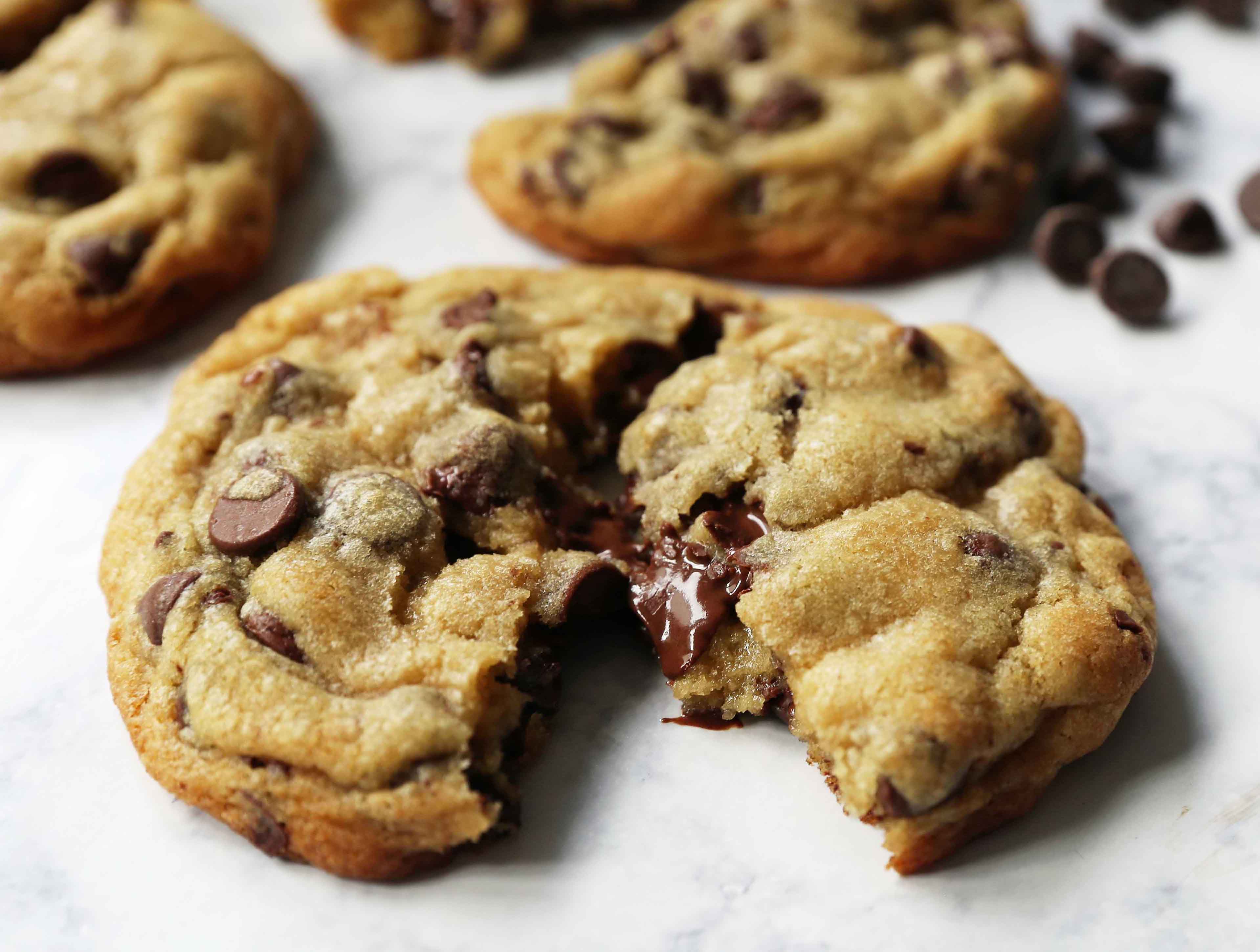 https://www.modernhoney.com/wp-content/uploads/2019/01/The-Best-Chocolate-Chip-Cookies-12.jpg