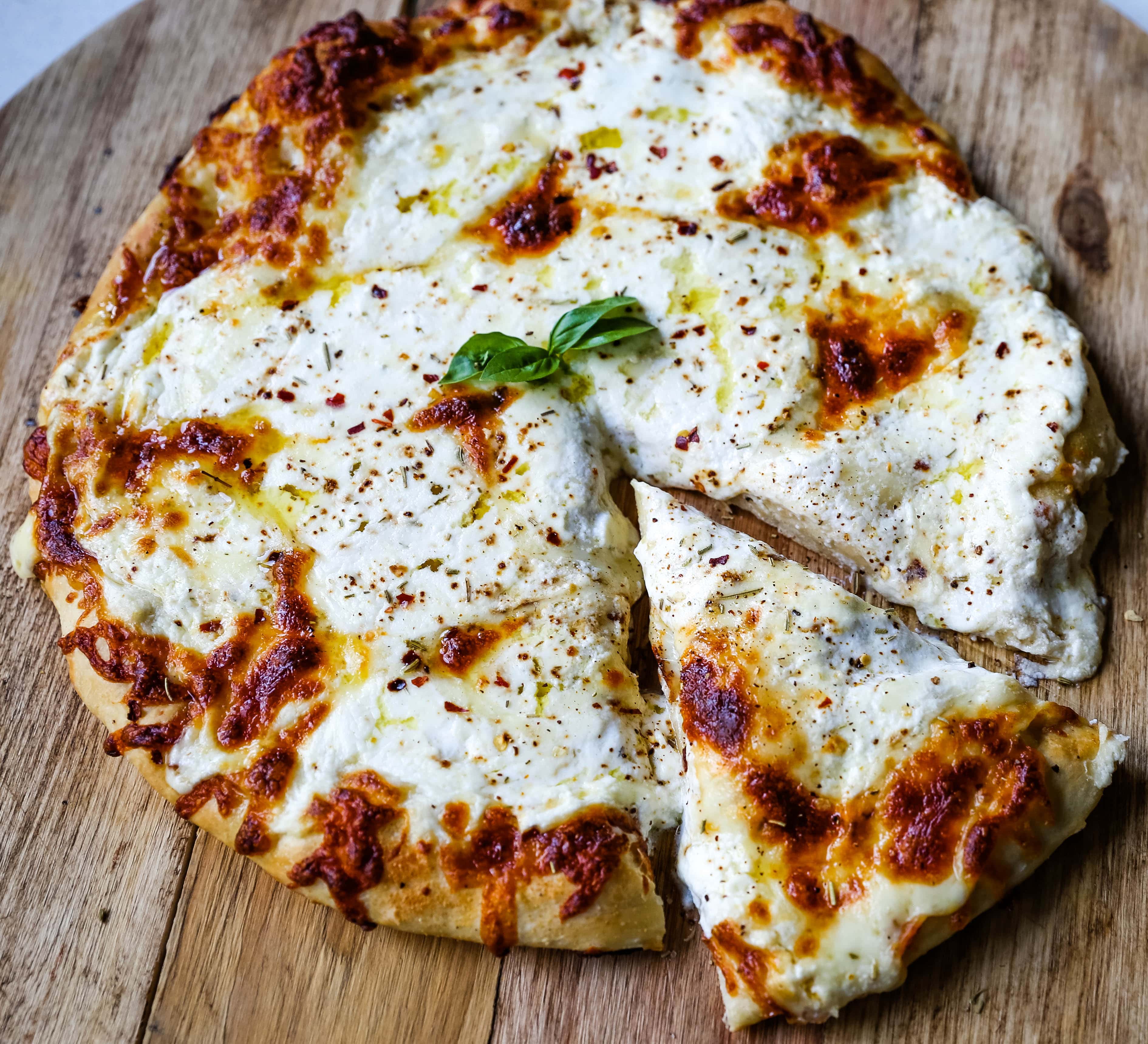 Mozzarella on Pizza: Types, Advantages, Techniques