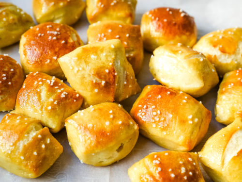 Easy Homemade Soft Pretzel Bites with Cheese Dip