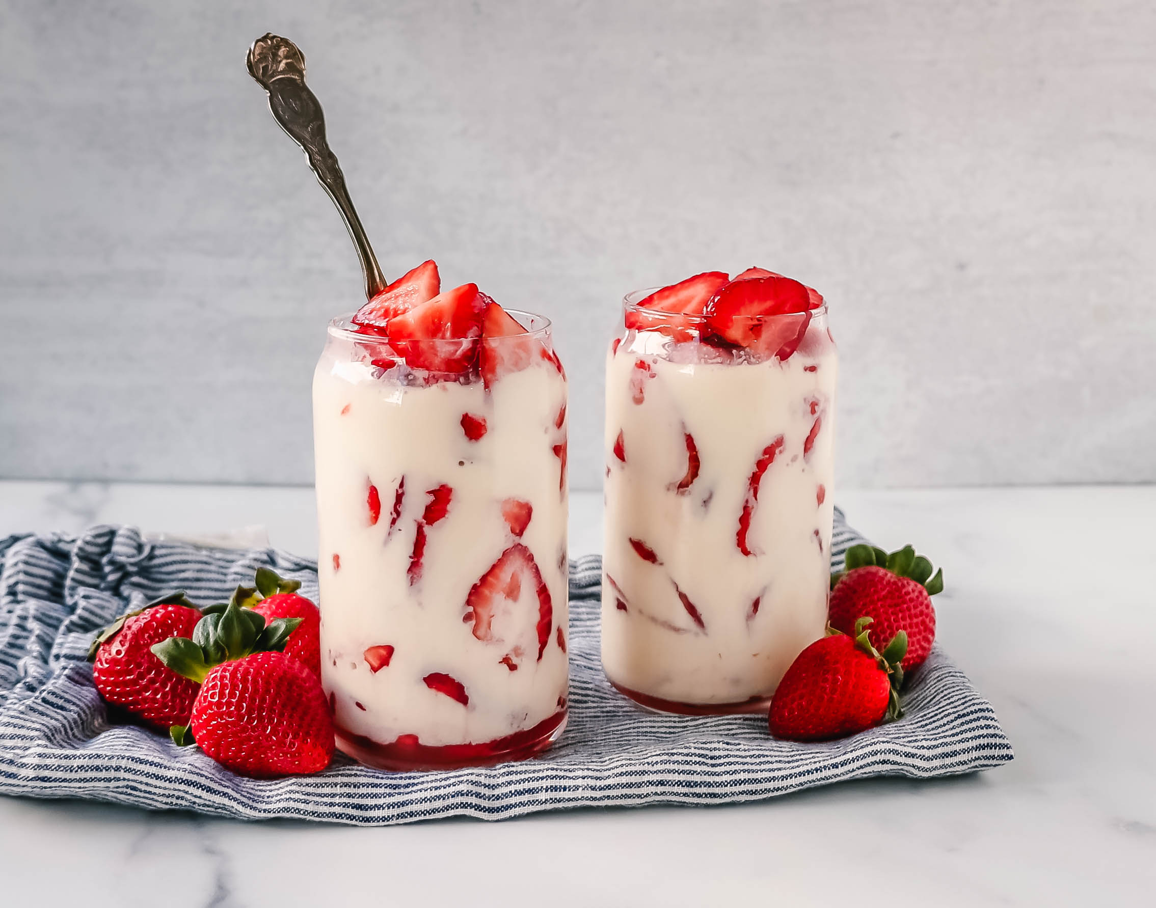 Modern Fresas Cream) Honey – con (Strawberries and Crema