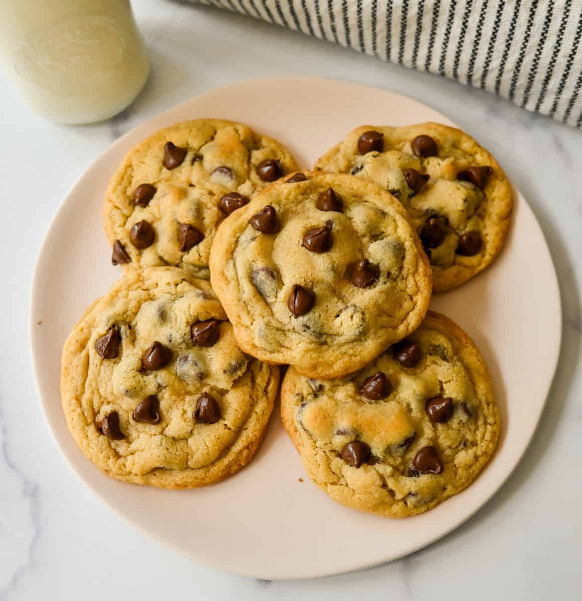 https://www.modernhoney.com/wp-content/uploads/2023/08/Nestle-Toll-House-Chocolate-Chip-Cookies-Recipe-6-crop.jpg