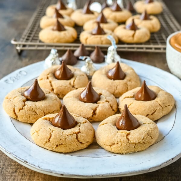 https://www.modernhoney.com/wp-content/uploads/2023/12/Peanut-Butter-Blossom-Cookies-6-crop-600x600.jpg