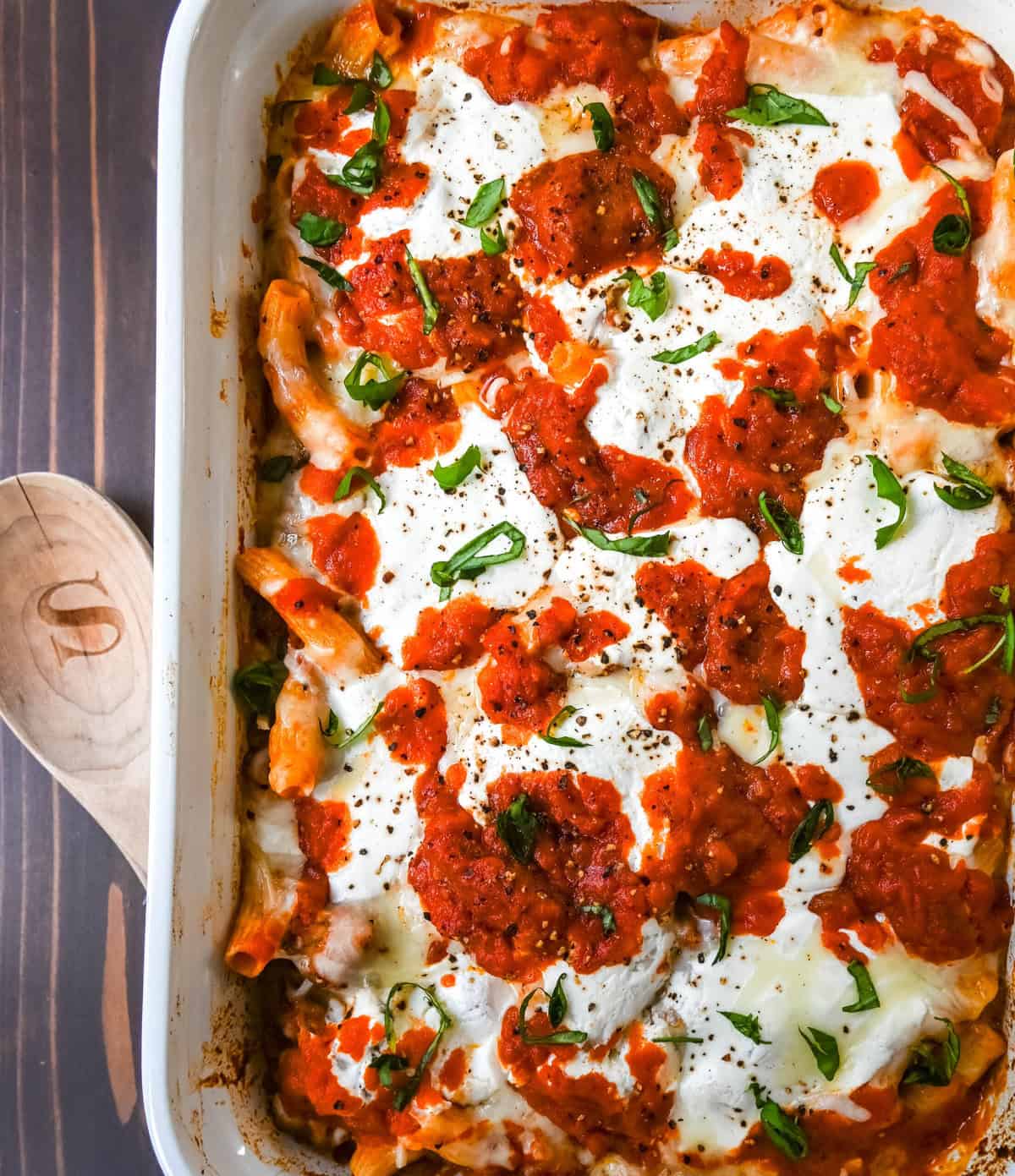 Baked Rigatoni with Sausage is a comforting Italian pasta dish that combines rigatoni, savory Italian sausage, and rich tomato sauce, all baked under a blanket of gooey melted cheese. This hearty, flavorful dinner recipe uses only 7 ingredients and is perfect for family dinners or as a make ahead dinner. 