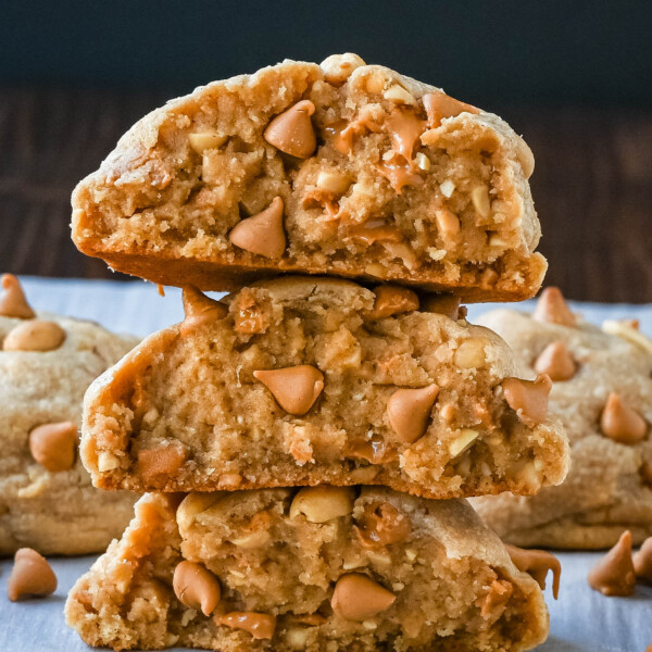 How to make soft, chewy, thick bakery-style peanut butter cookies with peanut butter chips for the perfect peanut butter flavor. If you love peanut butter, you are going to love these thick peanut butter cookies.