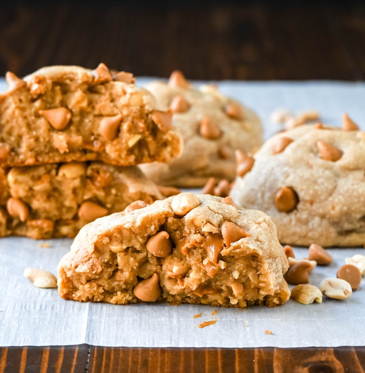 How to make soft, chewy, thick bakery-style peanut butter cookies with peanut butter chips for the perfect peanut butter flavor. If you love peanut butter, you are going to love these thick peanut butter cookies.