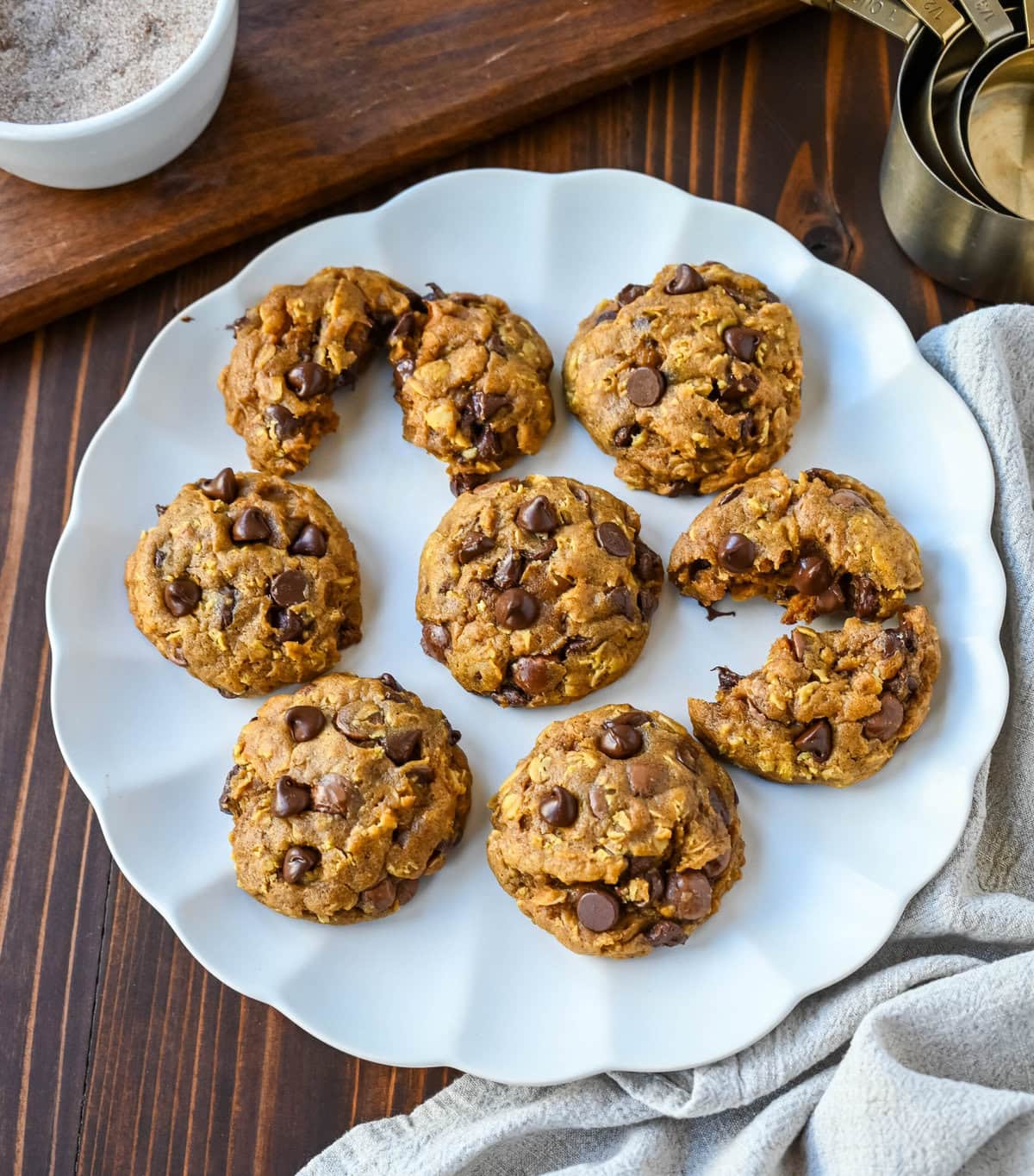 These pumpkin oatmeal chocolate chip cookies are made with browned butter, spiced pumpkin, oatmeal, and rich semi-sweet chocolate chips. This chocolate chip pumpkin oatmeal cookie is the perfect Fall cookie. How to make the perfect chewy, melt-in-your-mouth saucepan pumpkin chocolate chip cookie.