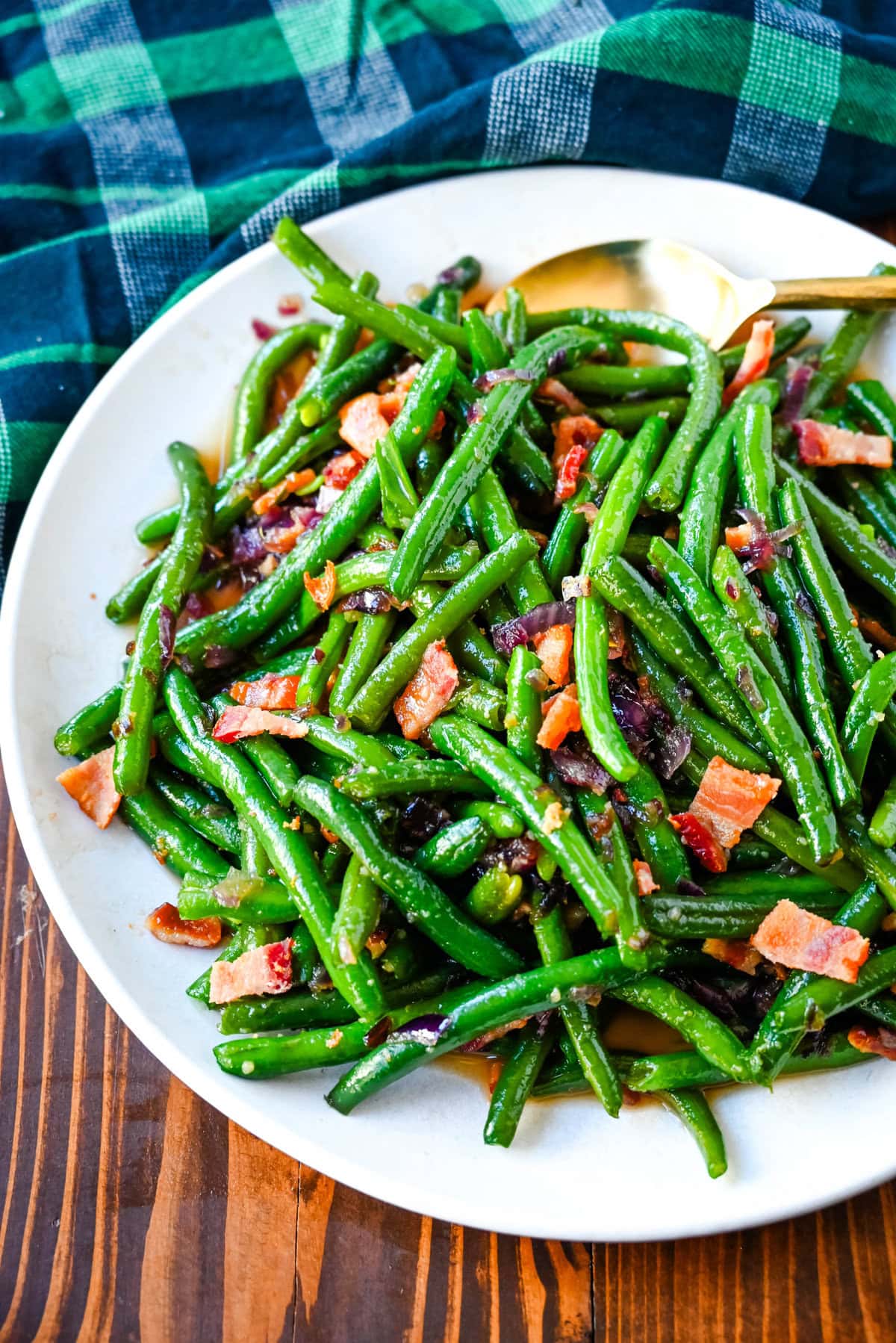 This recipe for brown sugar bacon green beans brings a sweet and savory twist to traditional green beans with the addition of crispy bacon, caramelized onions, and a buttery brown sugar glaze. This easy side dish is perfect for holiday dinners, Thanksgiving or as crowd pleasing side dish, adding just the right amount of richness to fresh green beans while keeping them fresh and crisp-tender. 