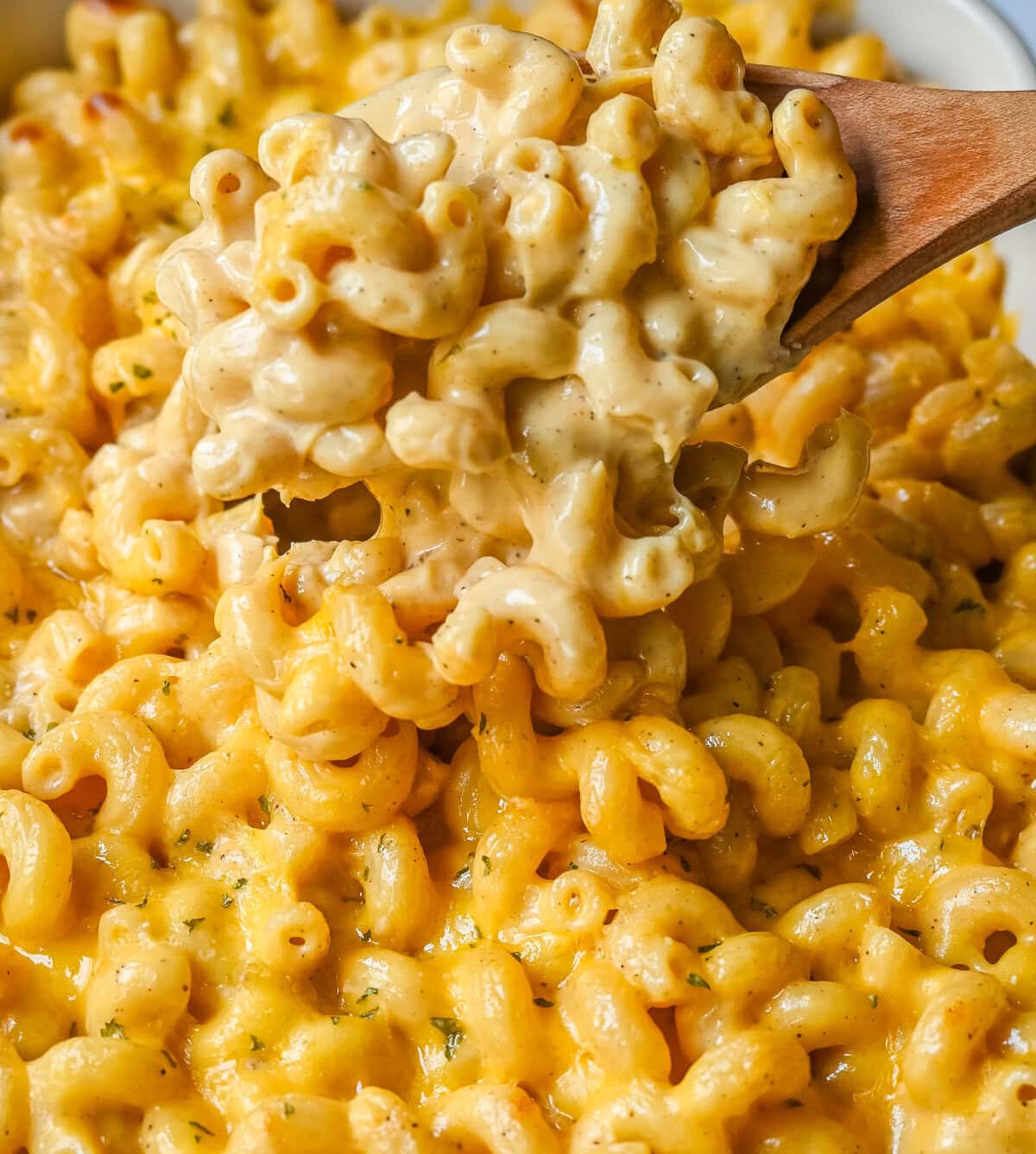 A spoonful of easy homemade mac and cheese. How to make a quick, easy, creamy, cheesy homemade mac and cheese recipe. All of the tips and tricks for making a velvety cheese sauce that is completely smooth. You will love this easy mac and cheese recipe!