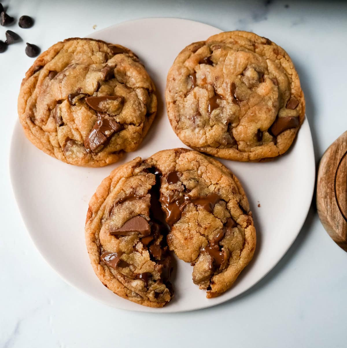 Chewy Chocolate Chip Cookies (with sweetened condensed milk). This chewy chocolate chip cookie recipe is made with a secret, special ingredient, sweetened condensed milk, that gives it the perfect chewy texture and caramel notes. This is an easy sweetened condensed milk chocolate chip cookie recipe!