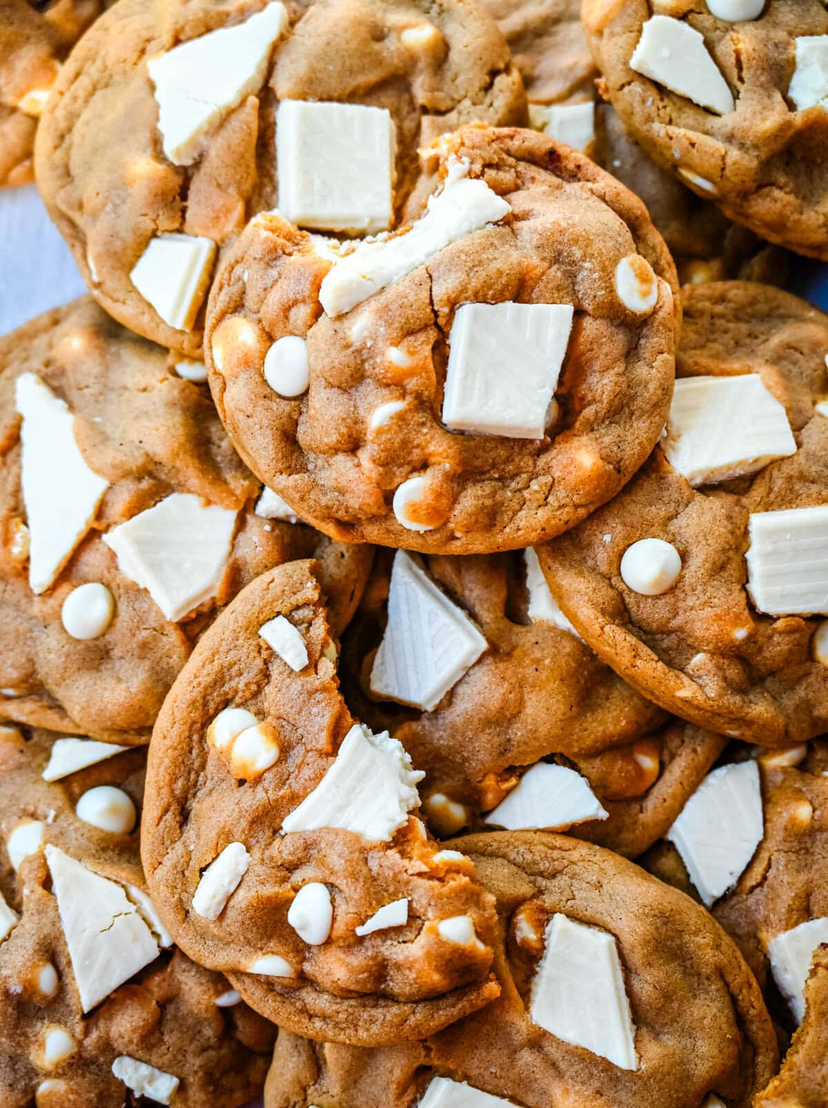 Ginger Molasses White Chocolate Chunk Cookies. These soft ginger molasses cookies with white chocolate chunks are a warm, spiced cookie studded with creamy white chocolate. Chewy centers, crisp edges, warm spiced flavor, with creamy white chocolate make it a quintessential Christmas cookie.