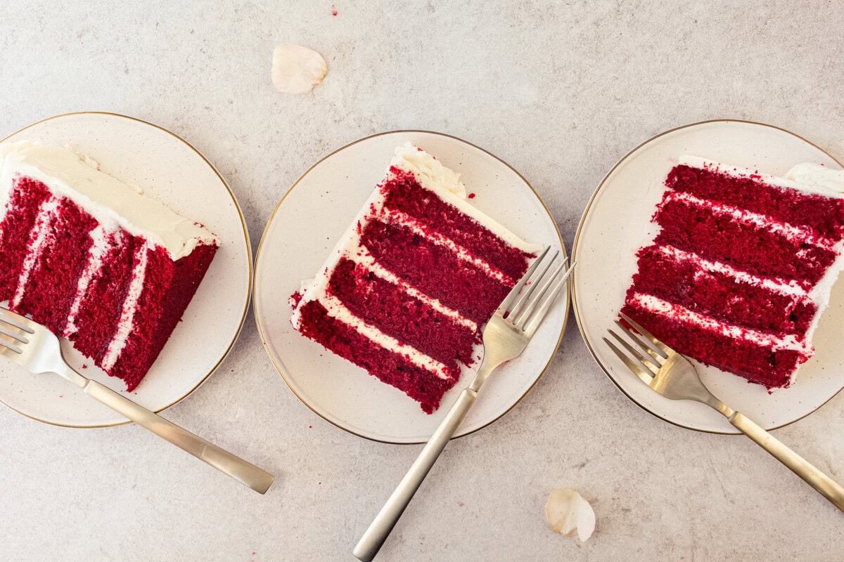 How to make the best red velvet cake with cream cheese frosting. Homemade Red Velvet Cake is soft, tender, and fluffy with the creamiest and most decadent cream cheese frosting. It is no wonder that it is one of the most popular cake recipes and this is the perfect recipe.