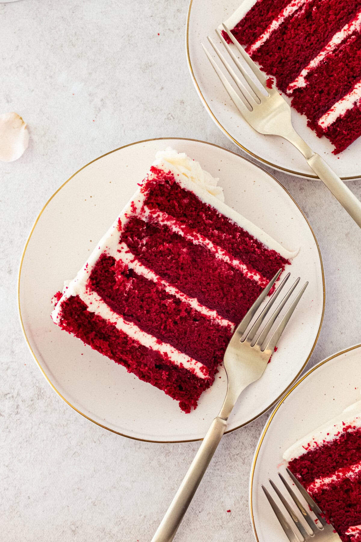 How to make the best red velvet cake with cream cheese frosting. Homemade Red Velvet Cake is soft, tender, and fluffy with the creamiest and most decadent cream cheese frosting. It is no wonder that it is one of the most popular cake recipes and this is the perfect recipe.