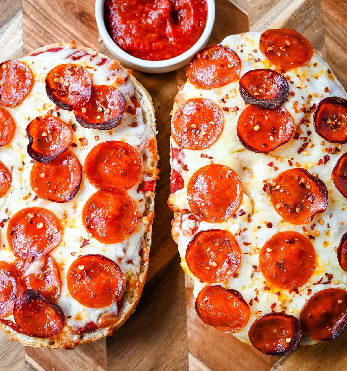 Homemade French Bread Pizzas. If you love the flavor of homemade pizza but want something simple, fast, and incredibly tasty, French bread pizzas are the perfect fix. This Garlic Butter French Bread Pizza starts with garlic butter brushed on the bread and topped with pizza sauce, mozzarella cheese, and pepperoni.