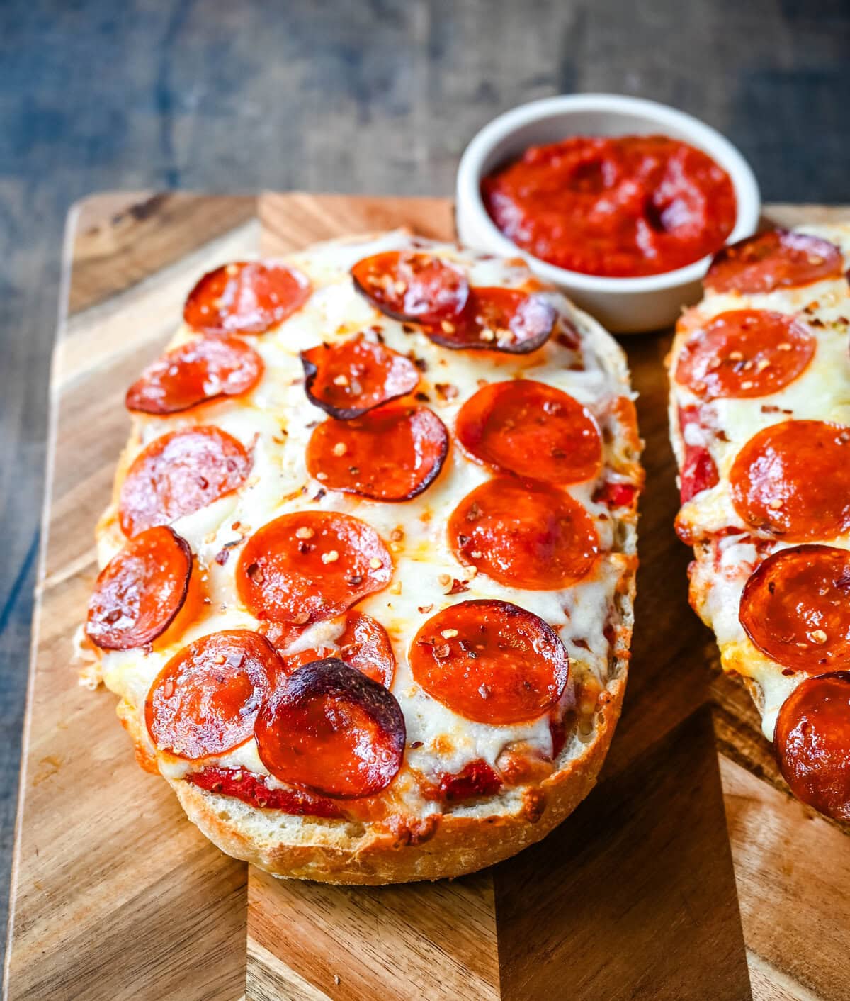 Homemade French Bread Pizzas. If you love the flavor of homemade pizza but want something simple, fast, and incredibly tasty, French bread pizzas are the perfect fix. This Garlic Butter French Bread Pizza starts with garlic butter brushed on the bread and topped with pizza sauce, mozzarella cheese, and pepperoni.