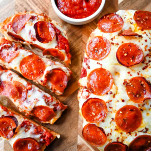 Homemade French Bread Pizzas. If you love the flavor of homemade pizza but want something simple, fast, and incredibly tasty, French bread pizzas are the perfect fix. This Garlic Butter French Bread Pizza starts with garlic butter brushed on the bread and topped with pizza sauce, mozzarella cheese, and pepperoni.