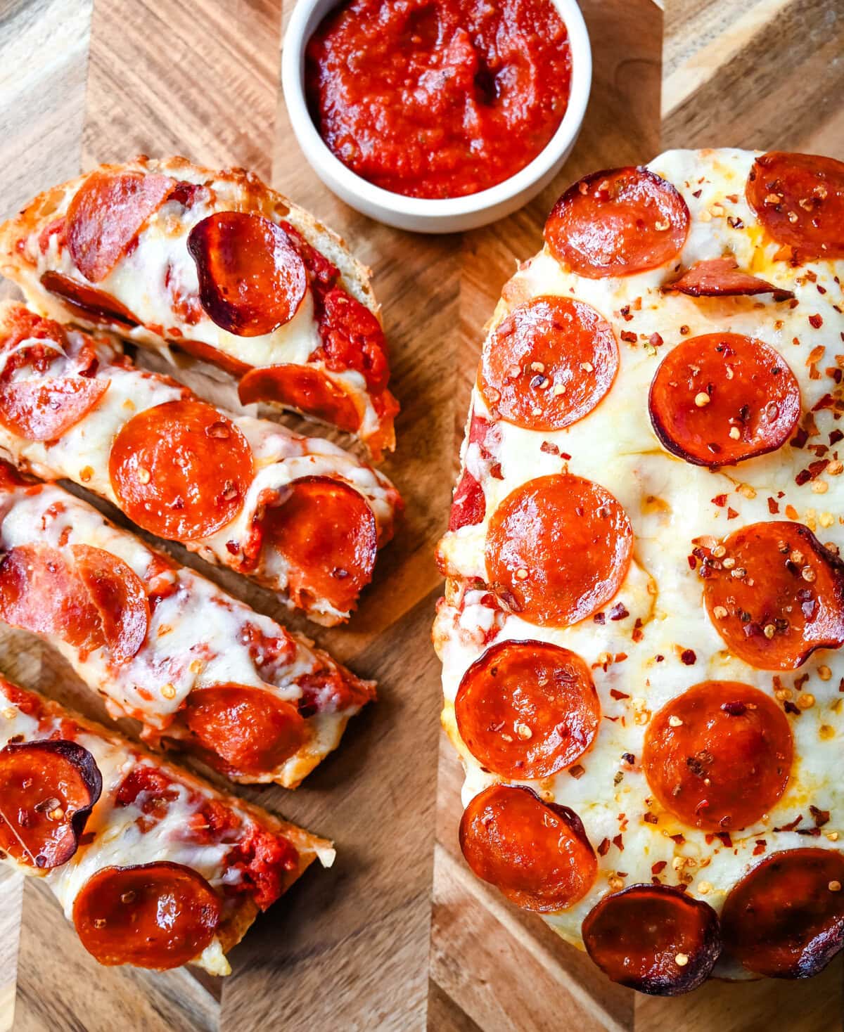 Homemade French Bread Pizzas. If you love the flavor of homemade pizza but want something simple, fast, and incredibly tasty, French bread pizzas are the perfect fix. This Garlic Butter French Bread Pizza starts with garlic butter brushed on the bread and topped with pizza sauce, mozzarella cheese, and pepperoni.