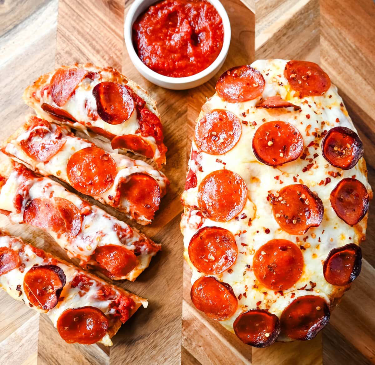 Homemade French Bread Pizzas. If you love the flavor of homemade pizza but want something simple, fast, and incredibly tasty, French bread pizzas are the perfect fix. This Garlic Butter French Bread Pizza starts with garlic butter brushed on the bread and topped with pizza sauce, mozzarella cheese, and pepperoni.