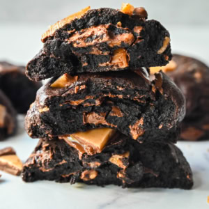 Rich, decadent, dark chocolate cookies filled with chocolate covered toffee chunks. These Levain Bakery Chocolate Toffee Cookies are the perfect chocolate toffee cookie. For extra rich chocolate flavor, add a touch of espresso powder to make Levain Bakery Coffee Toffee Cookies.