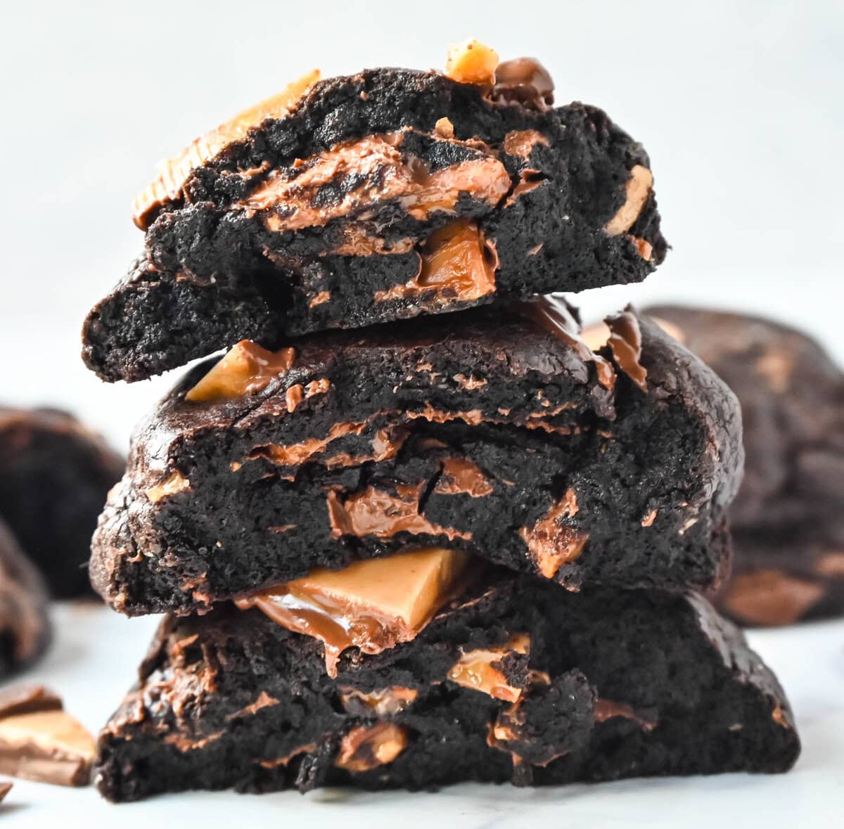 Rich, decadent, dark chocolate cookies filled with chocolate covered toffee chunks. These Levain Bakery Chocolate Toffee Cookies are the perfect chocolate toffee cookie. For extra rich chocolate flavor, add a touch of espresso powder to make Levain Bakery Coffee Toffee Cookies. 