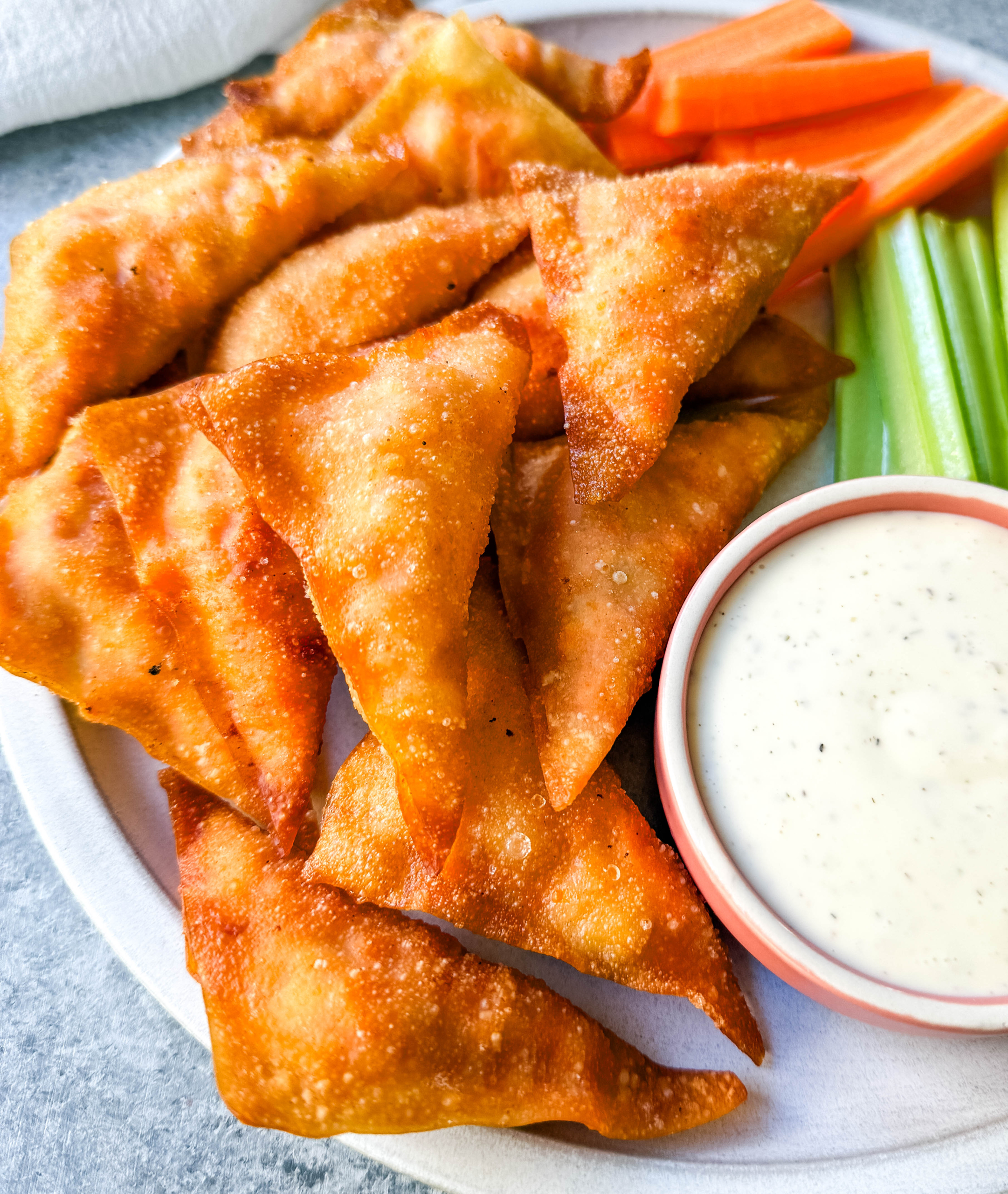 Buffalo Blasts are a crispy, spicy, and flavorful appetizer that combines tangy buffalo chicken and cheese in golden fried pockets. These bite-size appetizers made with a blend of melted cheese, tender chicken, and zesty buffalo sauce, are wrapped in wonton wrappers and fried to golden perfection. These popular Cheesecake Factory Buffalo Blasts are a super popular appetizer.