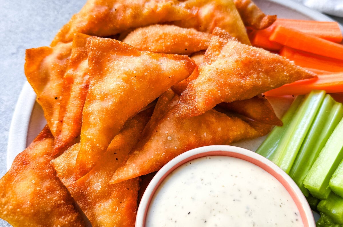 Buffalo Blasts are a crispy, spicy, and flavorful appetizer that combines tangy buffalo chicken and cheese in golden fried pockets. These bite-size appetizers made with a blend of melted cheese, tender chicken, and zesty buffalo sauce, are wrapped in wonton wrappers and fried to golden perfection. These popular Cheesecake Factory Buffalo Blasts are a super popular appetizer.