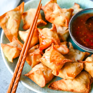 Crab Rangoon, also known as crab wontons, is a popular appetizer often found in Chinese restaurants. These crispy, golden-fried pockets are filled with a creamy, flavorful mixture of crab, cream cheese, and seasonings, making them an easy and delicious appetizer recipe.