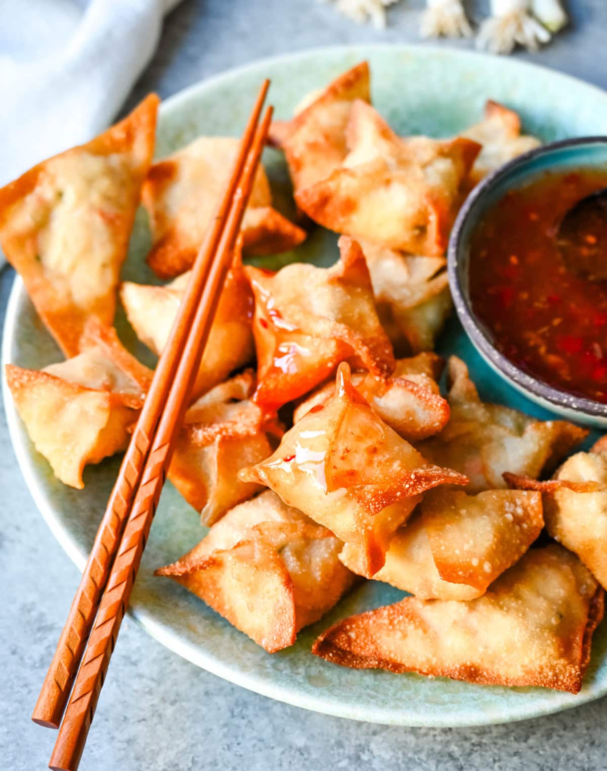 Crab Rangoon, also known as crab wontons, is a popular appetizer often found in Chinese restaurants. These crispy, golden-fried pockets are filled with a creamy, flavorful mixture of crab, cream cheese, and seasonings, making them an easy and delicious appetizer recipe.